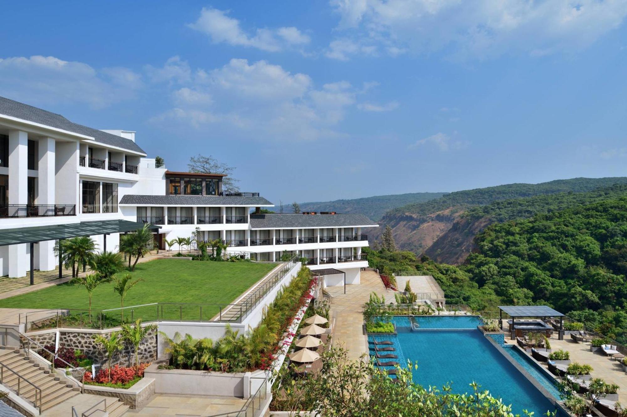 Courtyard By Marriott Mahabaleshwar Hotel Екстериор снимка