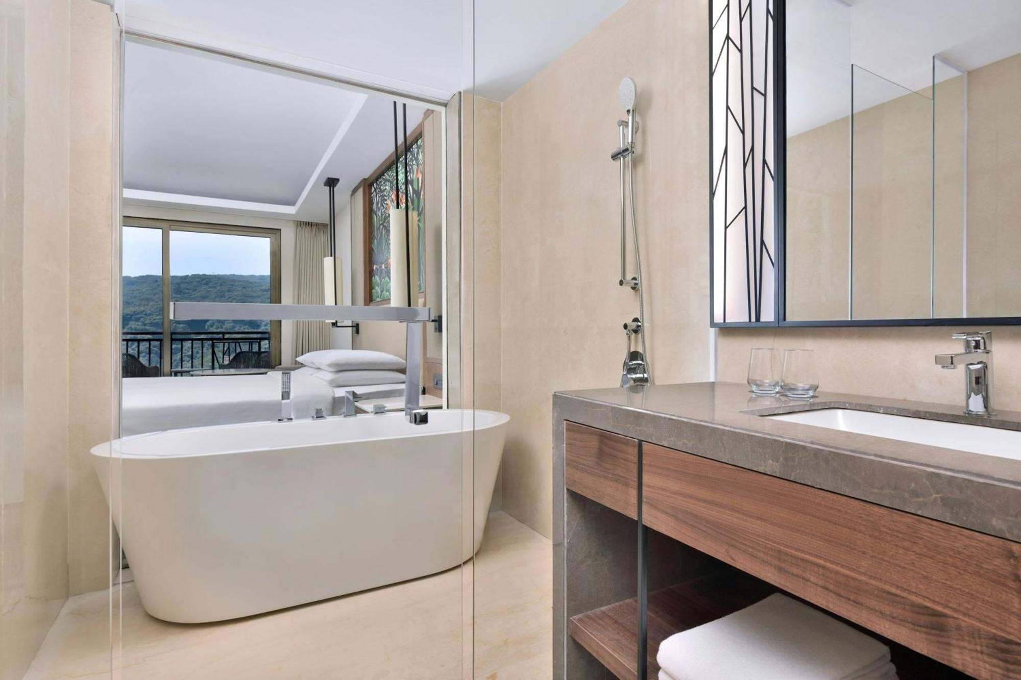 Courtyard By Marriott Mahabaleshwar Hotel Екстериор снимка
