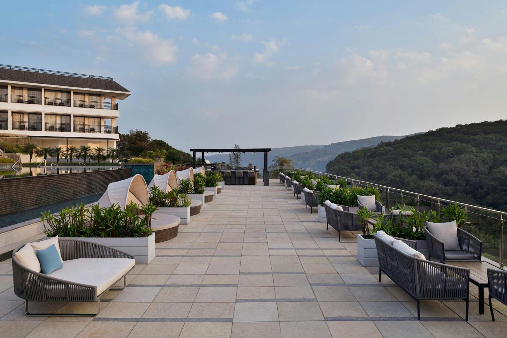 Courtyard By Marriott Mahabaleshwar Hotel Екстериор снимка